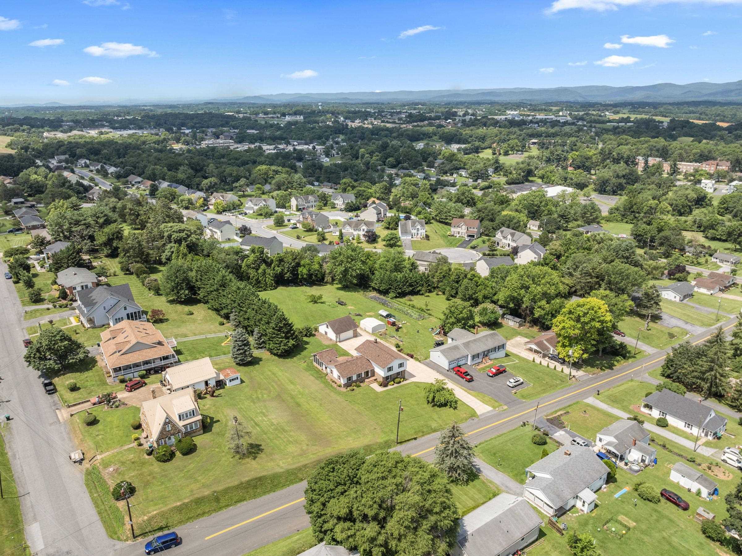 336 HOLLINGSWORTH RD, WOODSTOCK, Virginia 22664, 4 Bedrooms Bedrooms, ,2 BathroomsBathrooms,Residential,336 HOLLINGSWORTH RD,666765 MLS # 666765