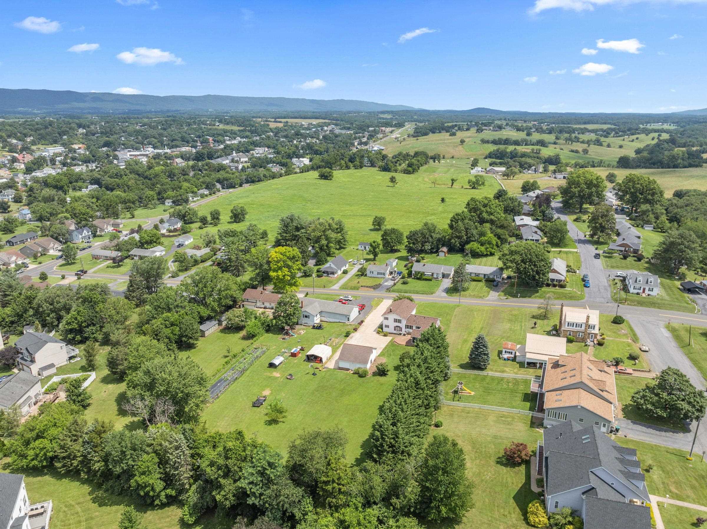 336 HOLLINGSWORTH RD, WOODSTOCK, Virginia 22664, 4 Bedrooms Bedrooms, ,2 BathroomsBathrooms,Residential,336 HOLLINGSWORTH RD,666765 MLS # 666765
