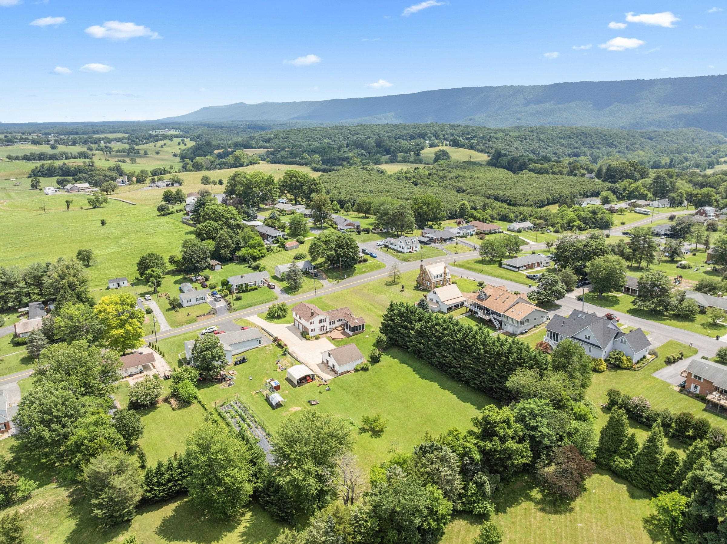 336 HOLLINGSWORTH RD, WOODSTOCK, Virginia 22664, 4 Bedrooms Bedrooms, ,2 BathroomsBathrooms,Residential,336 HOLLINGSWORTH RD,666765 MLS # 666765