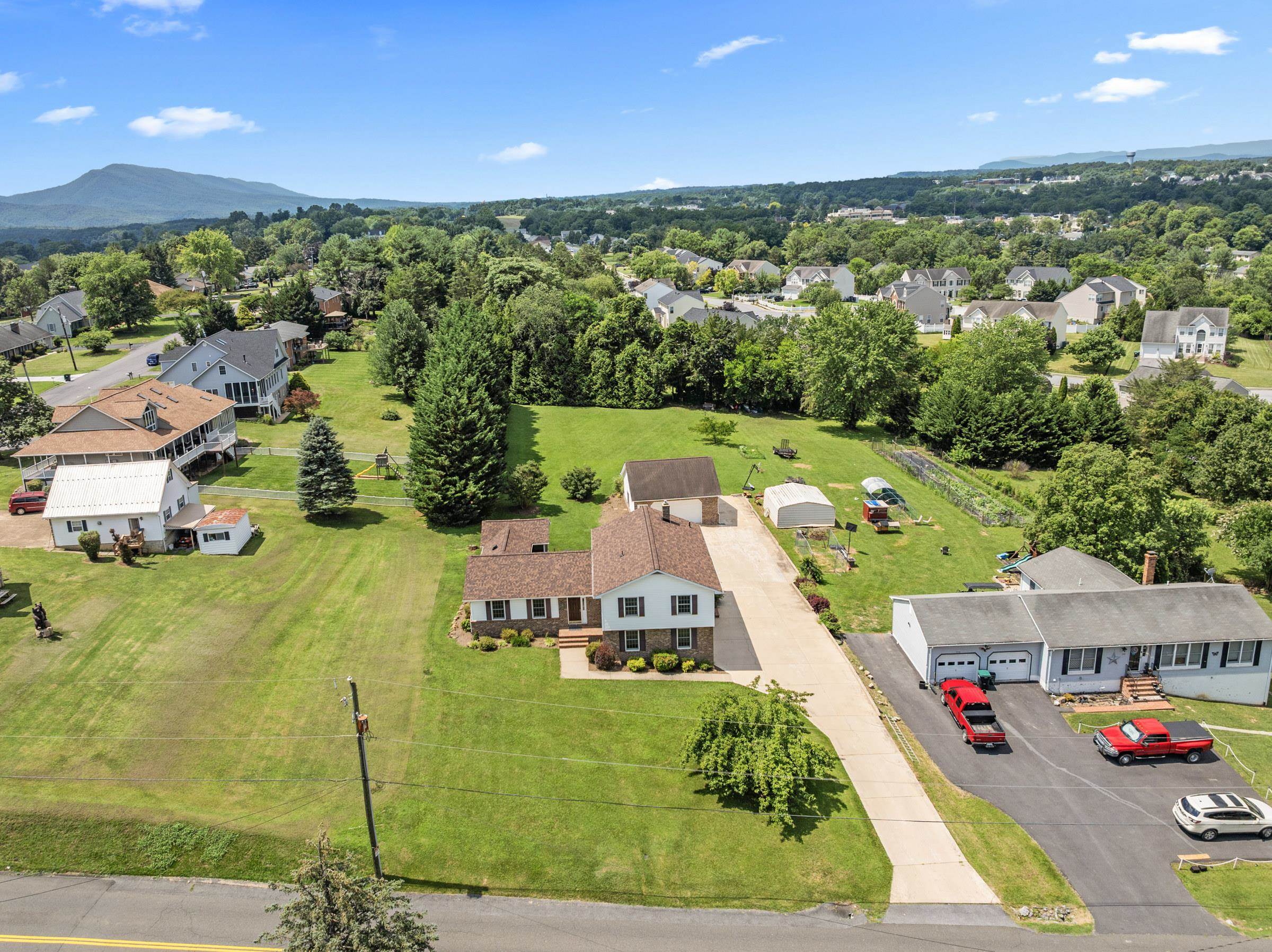 336 HOLLINGSWORTH RD, WOODSTOCK, Virginia 22664, 4 Bedrooms Bedrooms, ,2 BathroomsBathrooms,Residential,336 HOLLINGSWORTH RD,666765 MLS # 666765