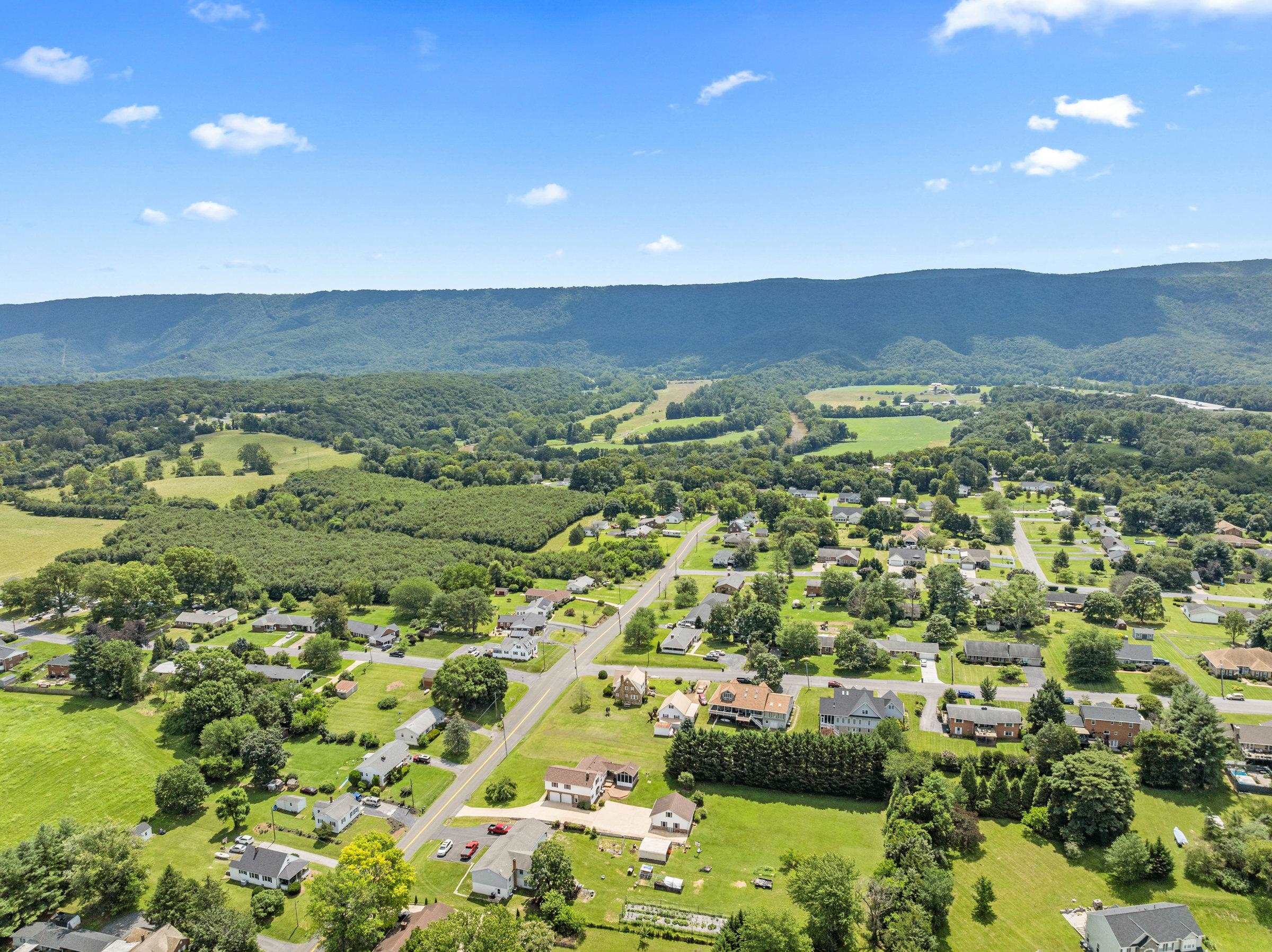 336 HOLLINGSWORTH RD, WOODSTOCK, Virginia 22664, 4 Bedrooms Bedrooms, ,2 BathroomsBathrooms,Residential,336 HOLLINGSWORTH RD,666765 MLS # 666765