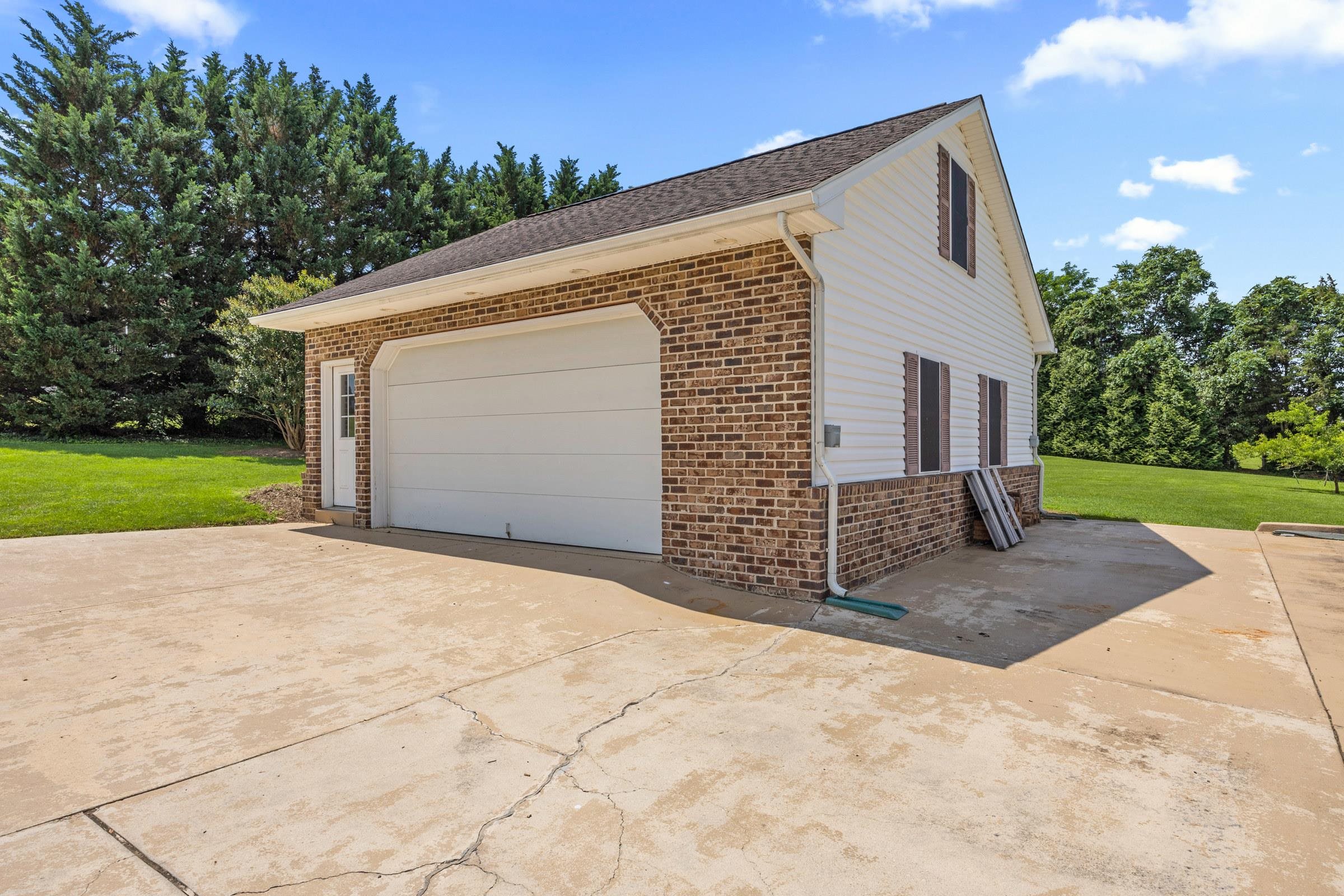 336 HOLLINGSWORTH RD, WOODSTOCK, Virginia 22664, 4 Bedrooms Bedrooms, ,2 BathroomsBathrooms,Residential,336 HOLLINGSWORTH RD,666765 MLS # 666765