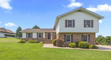 336 HOLLINGSWORTH RD, WOODSTOCK, Virginia 22664, 4 Bedrooms Bedrooms, ,2 BathroomsBathrooms,Residential,336 HOLLINGSWORTH RD,666765 MLS # 666765