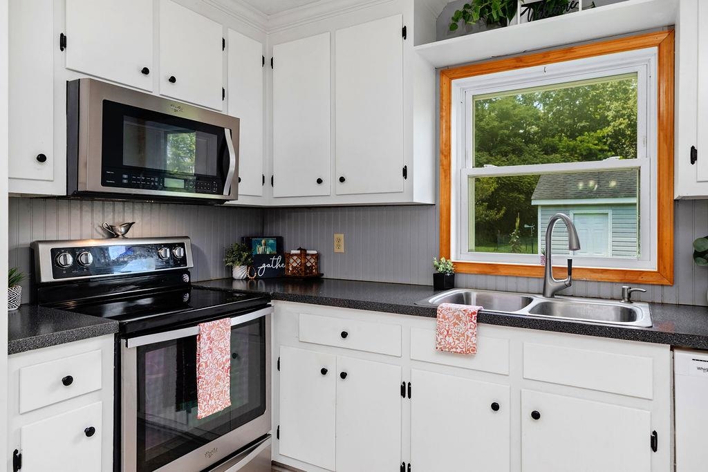 18 BROADHEAD SCHOOL RD, GREENVILLE, Virginia 24440, 4 Bedrooms Bedrooms, ,3 BathroomsBathrooms,Residential,18 BROADHEAD SCHOOL RD,666768 MLS # 666768