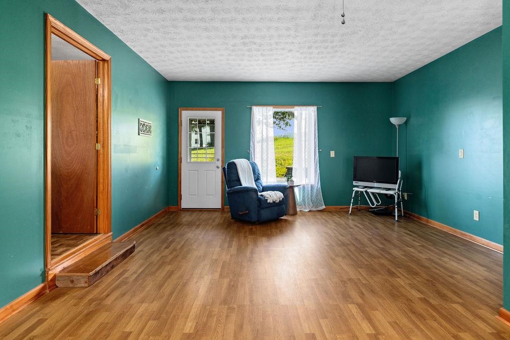 18 BROADHEAD SCHOOL RD, GREENVILLE, Virginia 24440, 4 Bedrooms Bedrooms, ,3 BathroomsBathrooms,Residential,18 BROADHEAD SCHOOL RD,666768 MLS # 666768