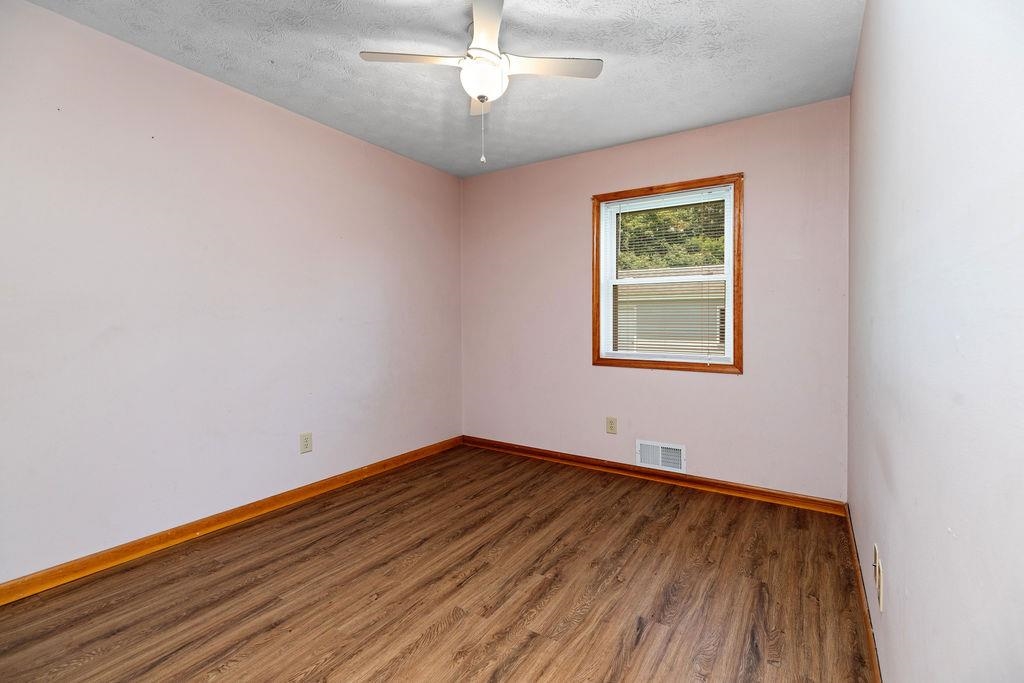18 BROADHEAD SCHOOL RD, GREENVILLE, Virginia 24440, 4 Bedrooms Bedrooms, ,3 BathroomsBathrooms,Residential,18 BROADHEAD SCHOOL RD,666768 MLS # 666768