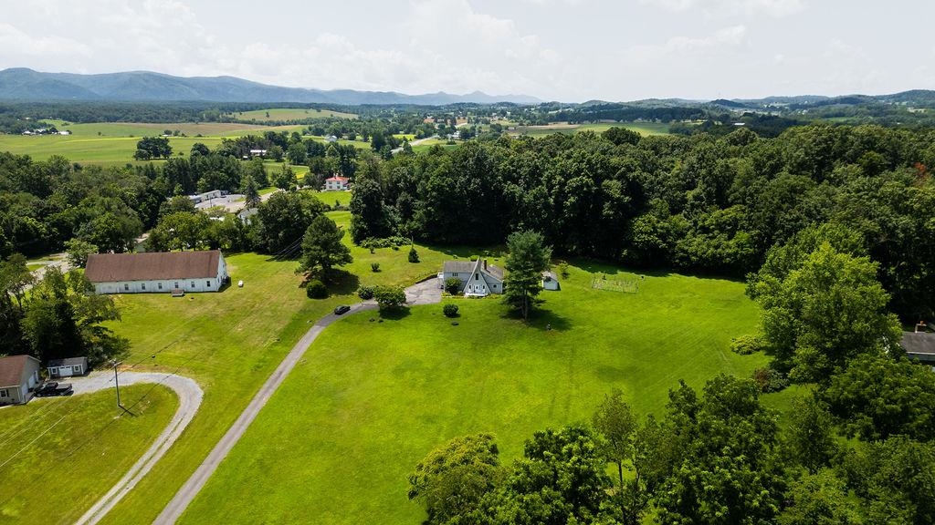 18 BROADHEAD SCHOOL RD, GREENVILLE, Virginia 24440, 4 Bedrooms Bedrooms, ,3 BathroomsBathrooms,Residential,18 BROADHEAD SCHOOL RD,666768 MLS # 666768