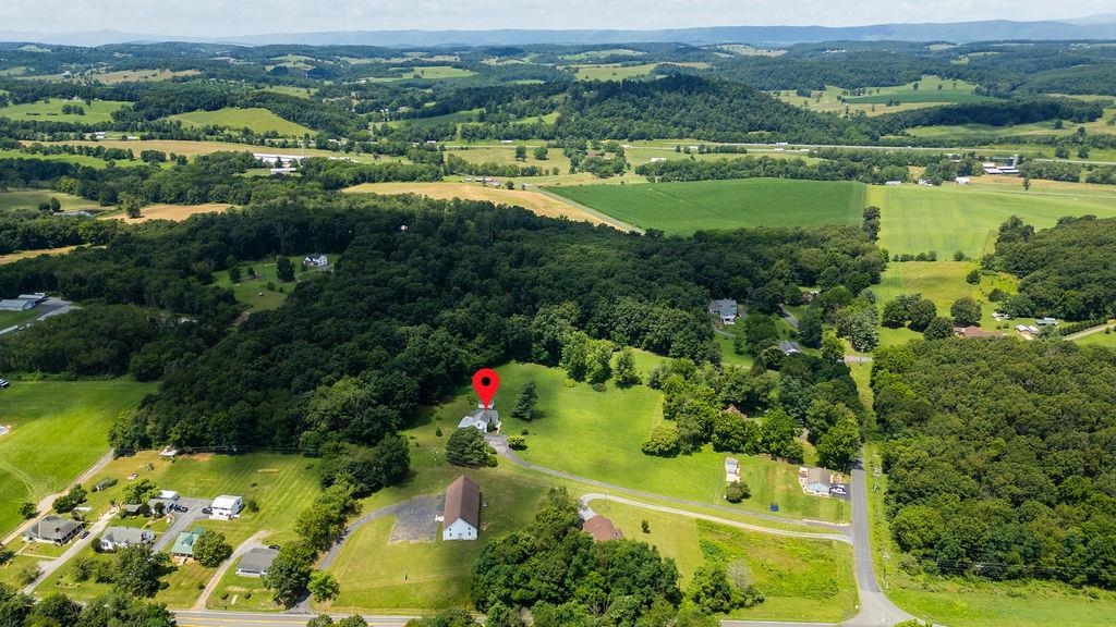 18 BROADHEAD SCHOOL RD, GREENVILLE, Virginia 24440, 4 Bedrooms Bedrooms, ,3 BathroomsBathrooms,Residential,18 BROADHEAD SCHOOL RD,666768 MLS # 666768