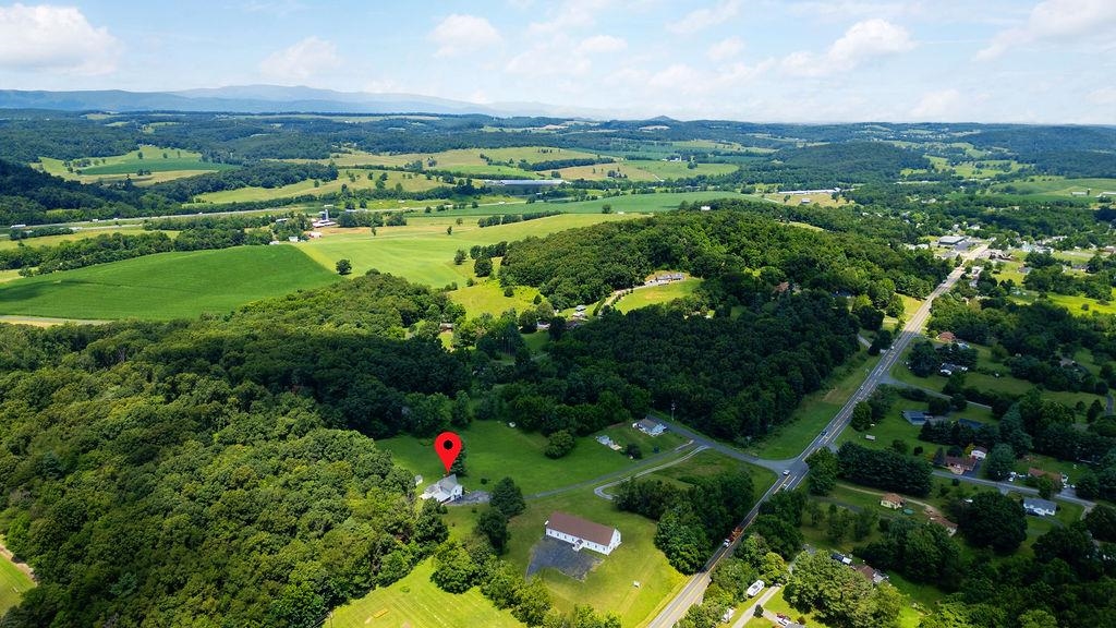 18 BROADHEAD SCHOOL RD, GREENVILLE, Virginia 24440, 4 Bedrooms Bedrooms, ,3 BathroomsBathrooms,Residential,18 BROADHEAD SCHOOL RD,666768 MLS # 666768