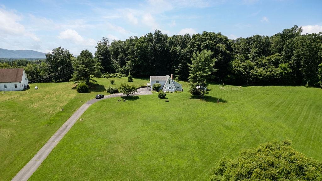 18 BROADHEAD SCHOOL RD, GREENVILLE, Virginia 24440, 4 Bedrooms Bedrooms, ,3 BathroomsBathrooms,Residential,18 BROADHEAD SCHOOL RD,666768 MLS # 666768