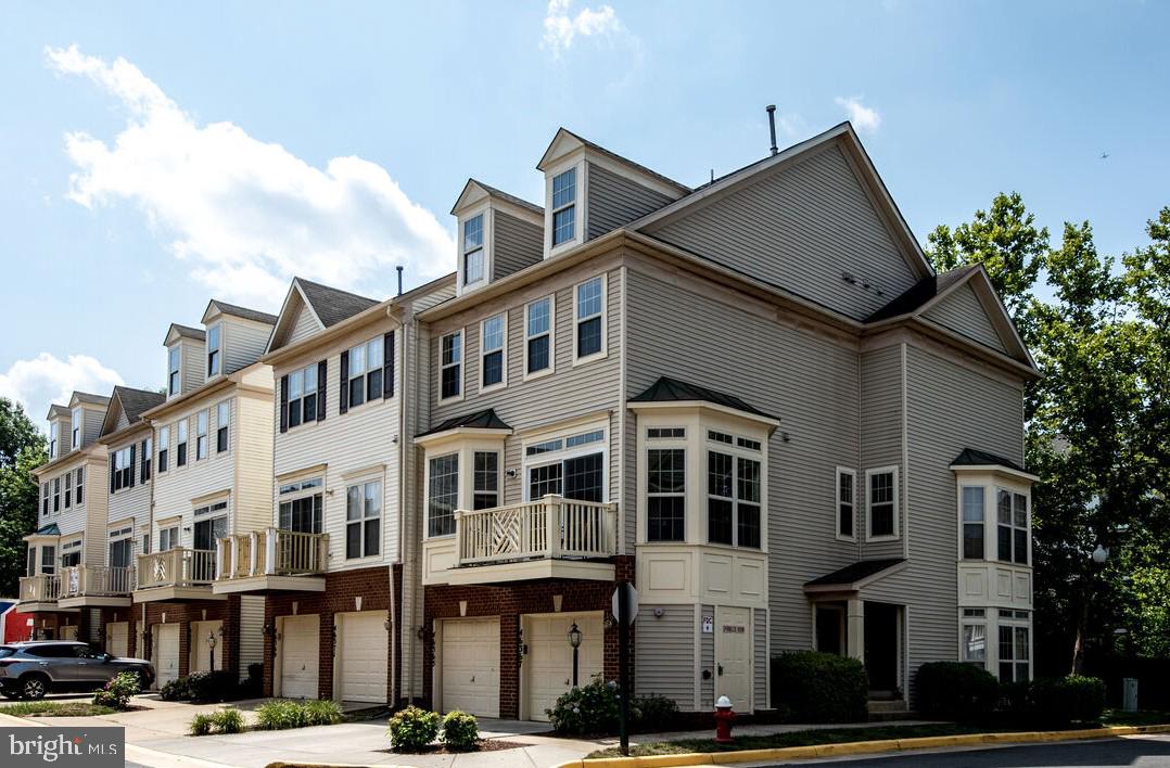 46367 PRYOR SQ #84, STERLING, Virginia 20165, 2 Bedrooms Bedrooms, ,2 BathroomsBathrooms,Residential,For sale,46367 PRYOR SQ #84,VALO2098366 MLS # VALO2098366