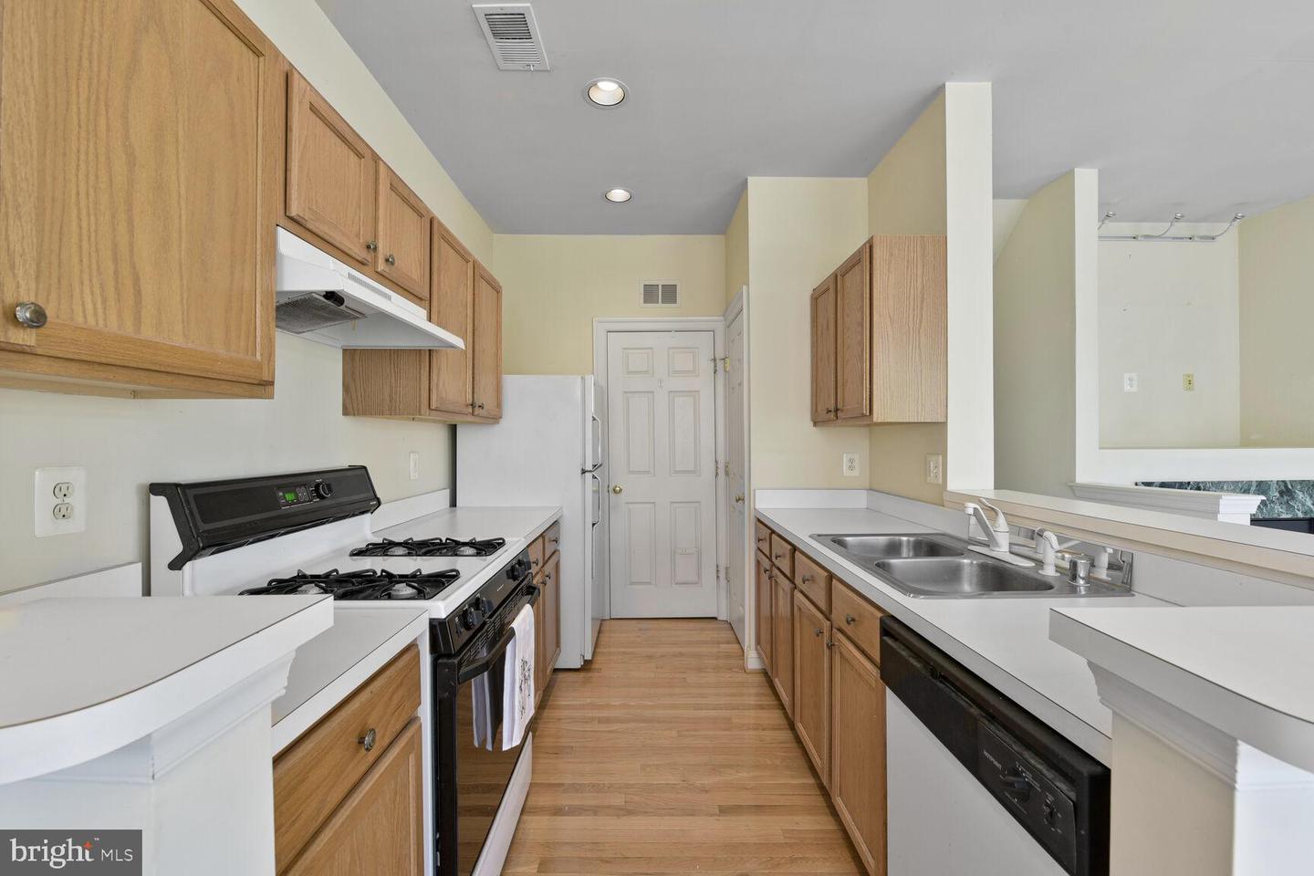 46367 PRYOR SQ #84, STERLING, Virginia 20165, 2 Bedrooms Bedrooms, ,2 BathroomsBathrooms,Residential,For sale,46367 PRYOR SQ #84,VALO2098366 MLS # VALO2098366