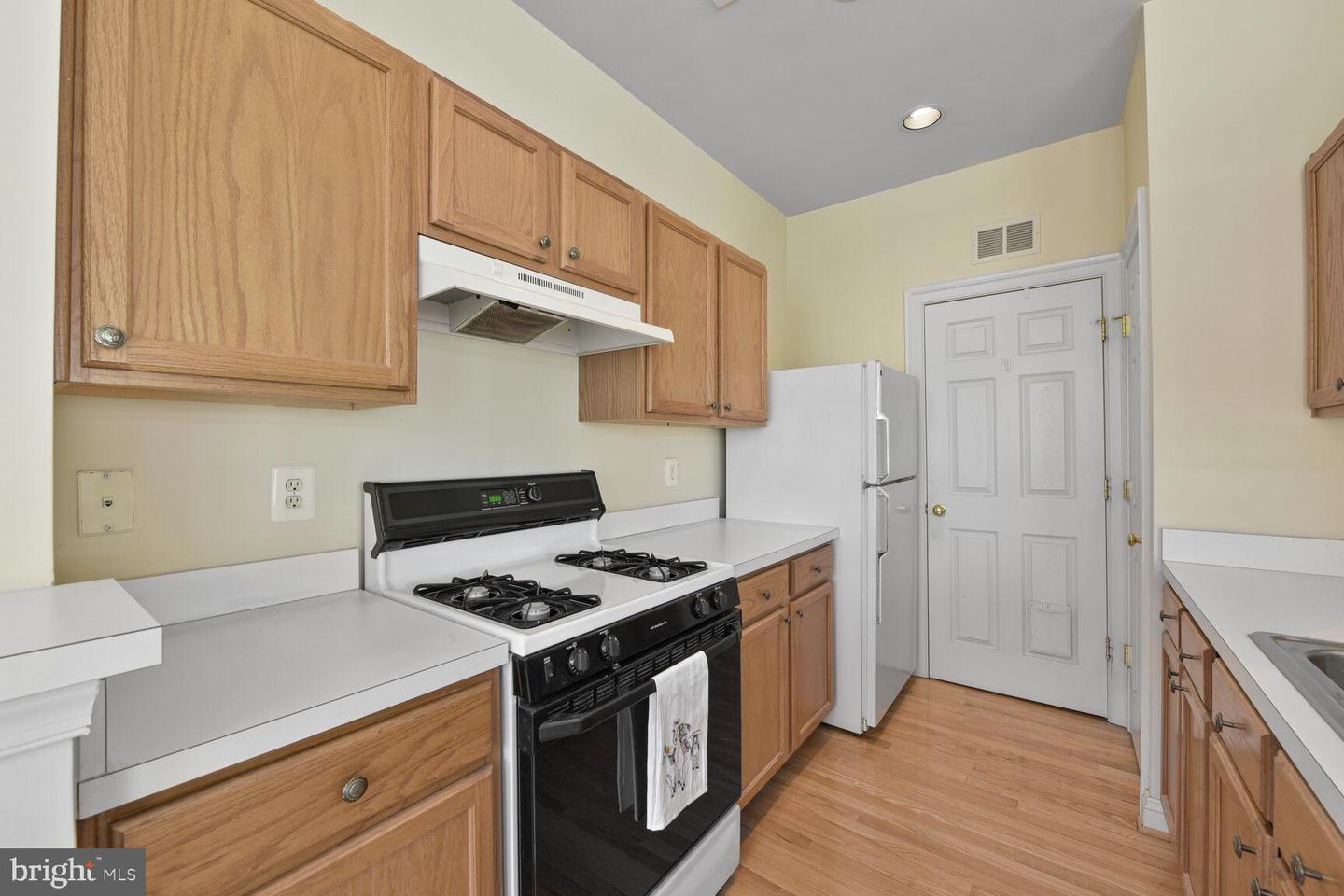 46367 PRYOR SQ #84, STERLING, Virginia 20165, 2 Bedrooms Bedrooms, ,2 BathroomsBathrooms,Residential,For sale,46367 PRYOR SQ #84,VALO2098366 MLS # VALO2098366
