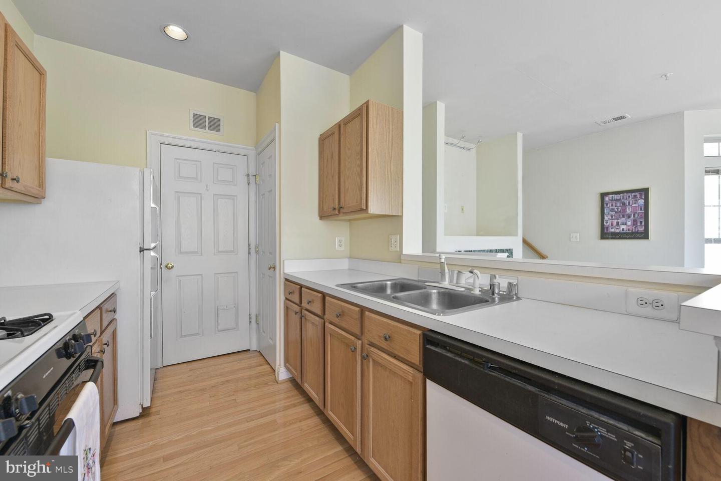 46367 PRYOR SQ #84, STERLING, Virginia 20165, 2 Bedrooms Bedrooms, ,2 BathroomsBathrooms,Residential,For sale,46367 PRYOR SQ #84,VALO2098366 MLS # VALO2098366