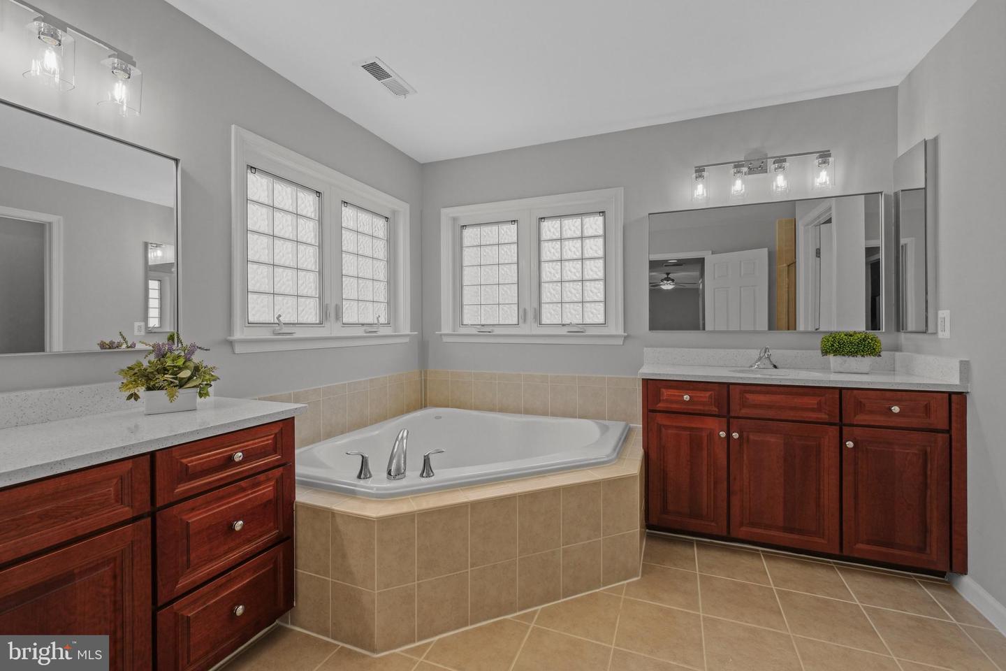 4054 SAPLING WAY, TRIANGLE, Virginia 22172, 4 Bedrooms Bedrooms, ,3 BathroomsBathrooms,Residential,For sale,4054 SAPLING WAY,VAPW2095968 MLS # VAPW2095968