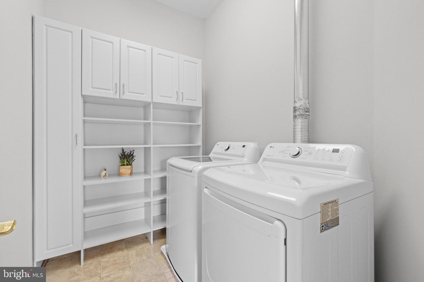 4054 SAPLING WAY, TRIANGLE, Virginia 22172, 4 Bedrooms Bedrooms, ,3 BathroomsBathrooms,Residential,For sale,4054 SAPLING WAY,VAPW2095968 MLS # VAPW2095968
