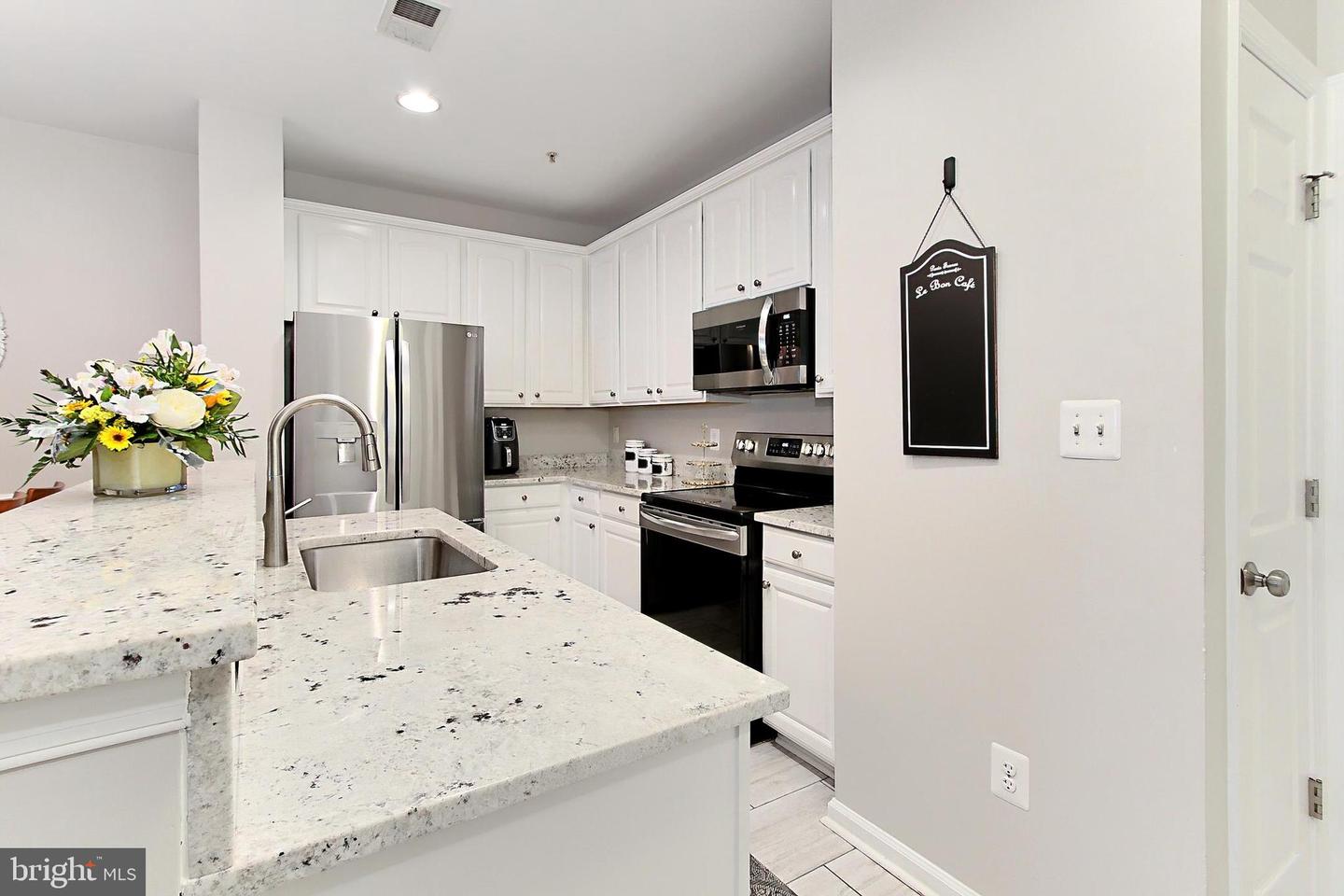 4463A BEACON GROVE CIR #702A, FAIRFAX, Virginia 22033, 2 Bedrooms Bedrooms, ,2 BathroomsBathrooms,Residential,For sale,4463A BEACON GROVE CIR #702A,VAFX2244646 MLS # VAFX2244646