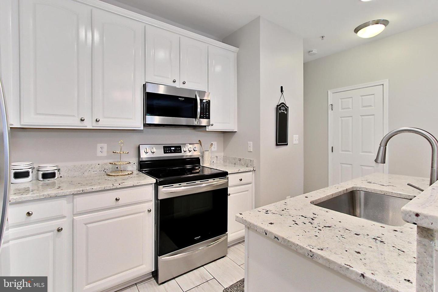 4463A BEACON GROVE CIR #702A, FAIRFAX, Virginia 22033, 2 Bedrooms Bedrooms, ,2 BathroomsBathrooms,Residential,For sale,4463A BEACON GROVE CIR #702A,VAFX2244646 MLS # VAFX2244646