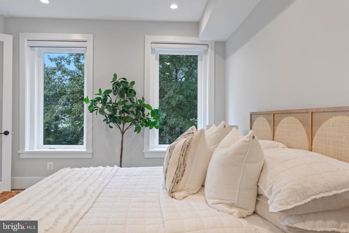1419 BUCHANAN ST NW, WASHINGTON, District Of Columbia 20011, 6 Bedrooms Bedrooms, ,4 BathroomsBathrooms,Residential,For sale,1419 BUCHANAN ST NW,DCDC2203616 MLS # DCDC2203616