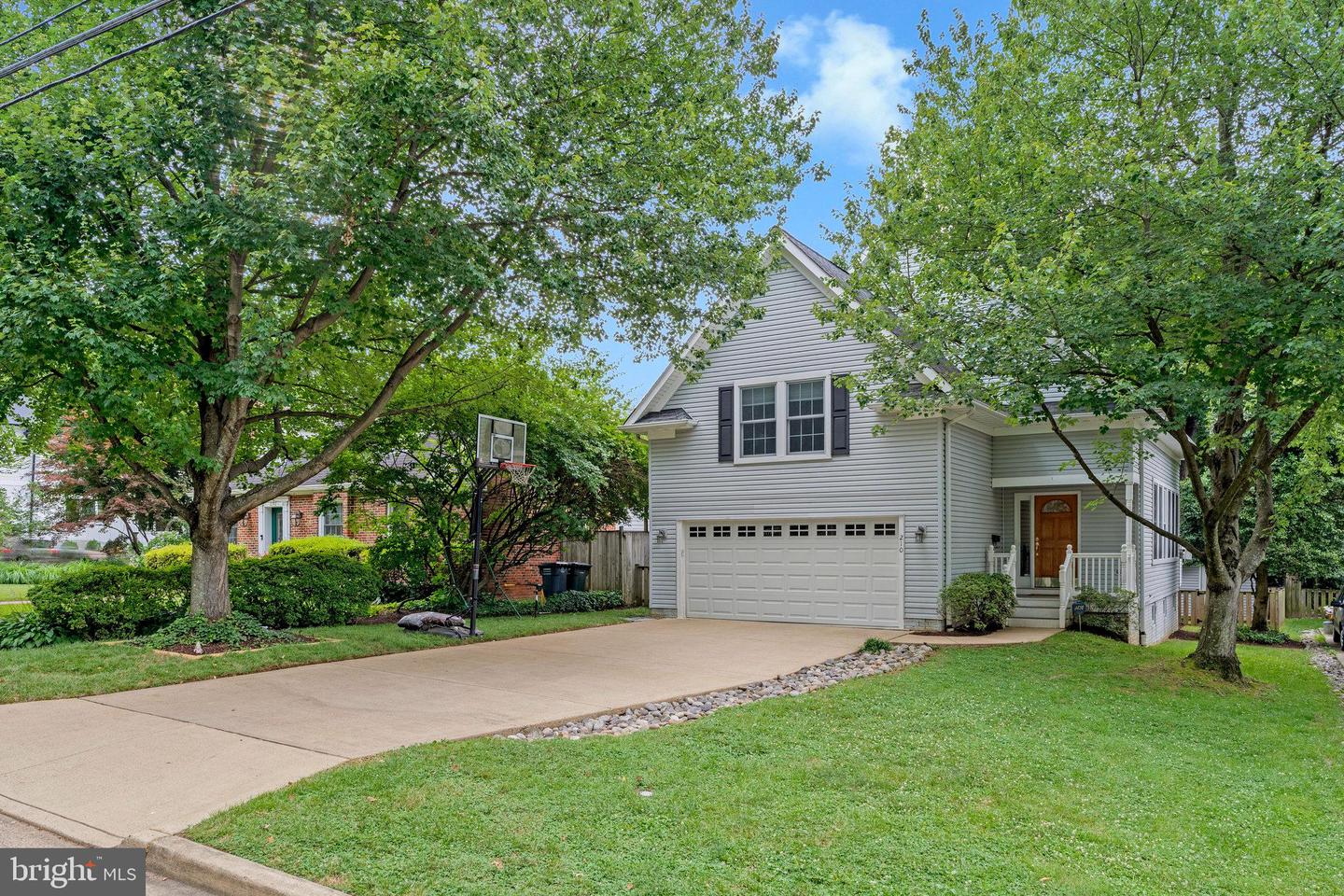210 N OAK ST, FALLS CHURCH, Virginia 22046, 5 Bedrooms Bedrooms, ,3 BathroomsBathrooms,Residential,For sale,210 N OAK ST,VAFA2003080 MLS # VAFA2003080