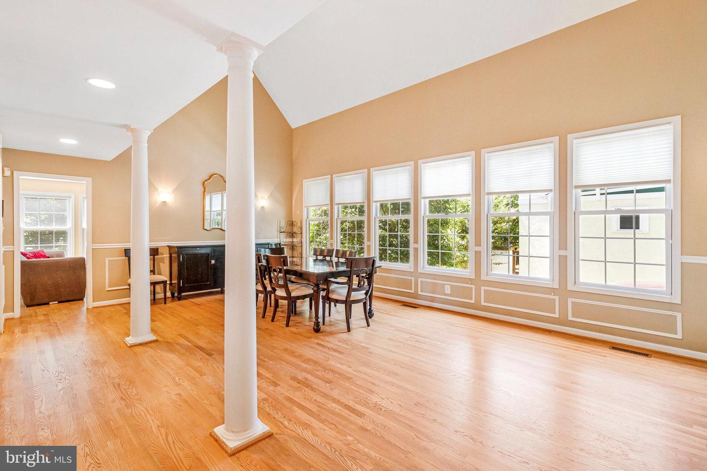 210 N OAK ST, FALLS CHURCH, Virginia 22046, 5 Bedrooms Bedrooms, ,3 BathroomsBathrooms,Residential,For sale,210 N OAK ST,VAFA2003080 MLS # VAFA2003080