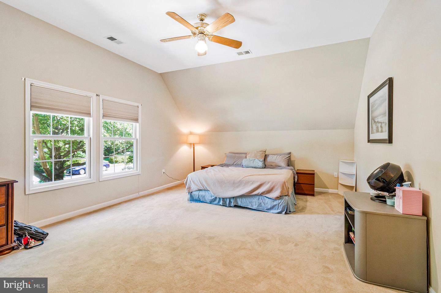 210 N OAK ST, FALLS CHURCH, Virginia 22046, 5 Bedrooms Bedrooms, ,3 BathroomsBathrooms,Residential,For sale,210 N OAK ST,VAFA2003080 MLS # VAFA2003080