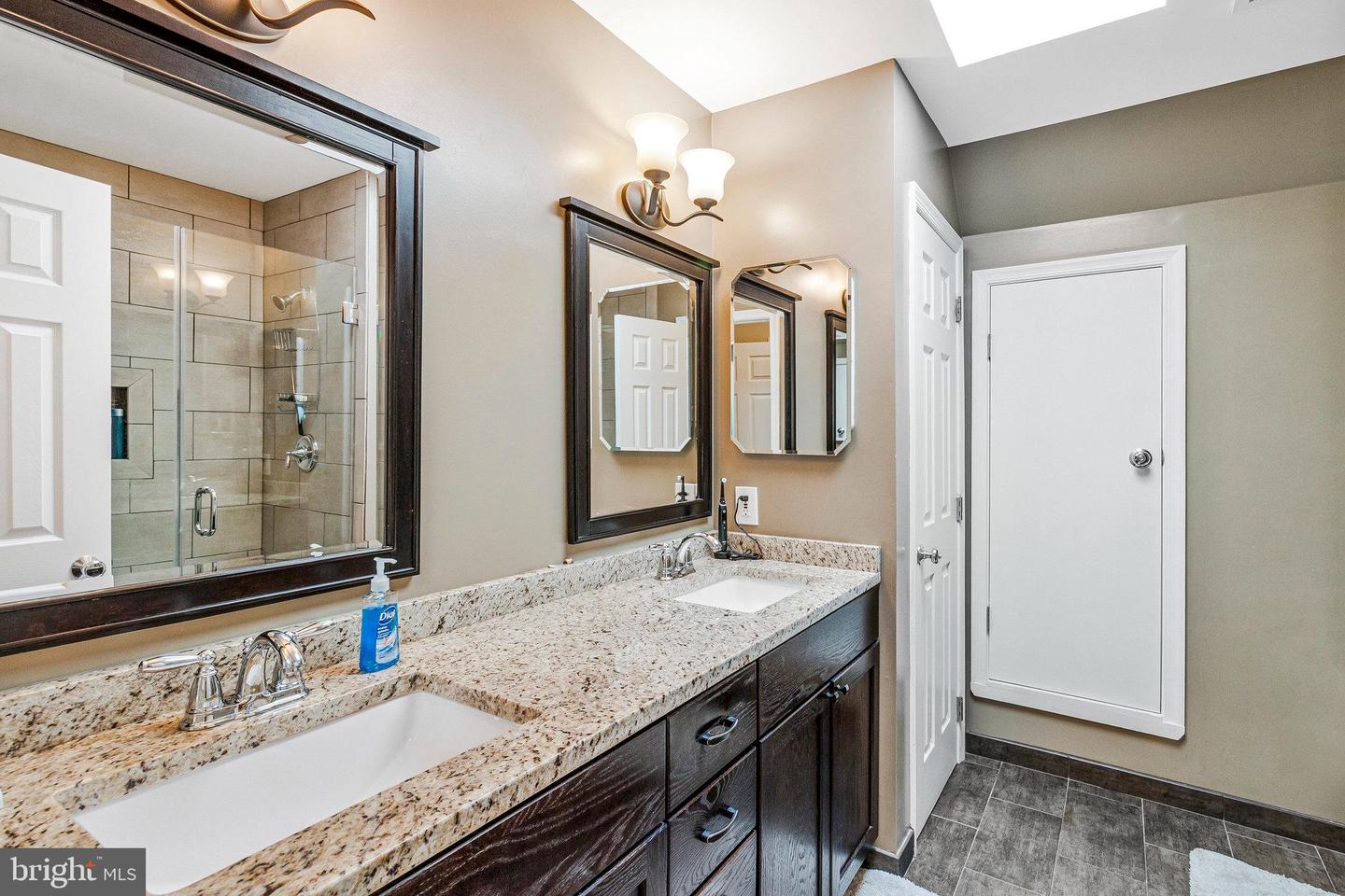 210 N OAK ST, FALLS CHURCH, Virginia 22046, 5 Bedrooms Bedrooms, ,3 BathroomsBathrooms,Residential,For sale,210 N OAK ST,VAFA2003080 MLS # VAFA2003080