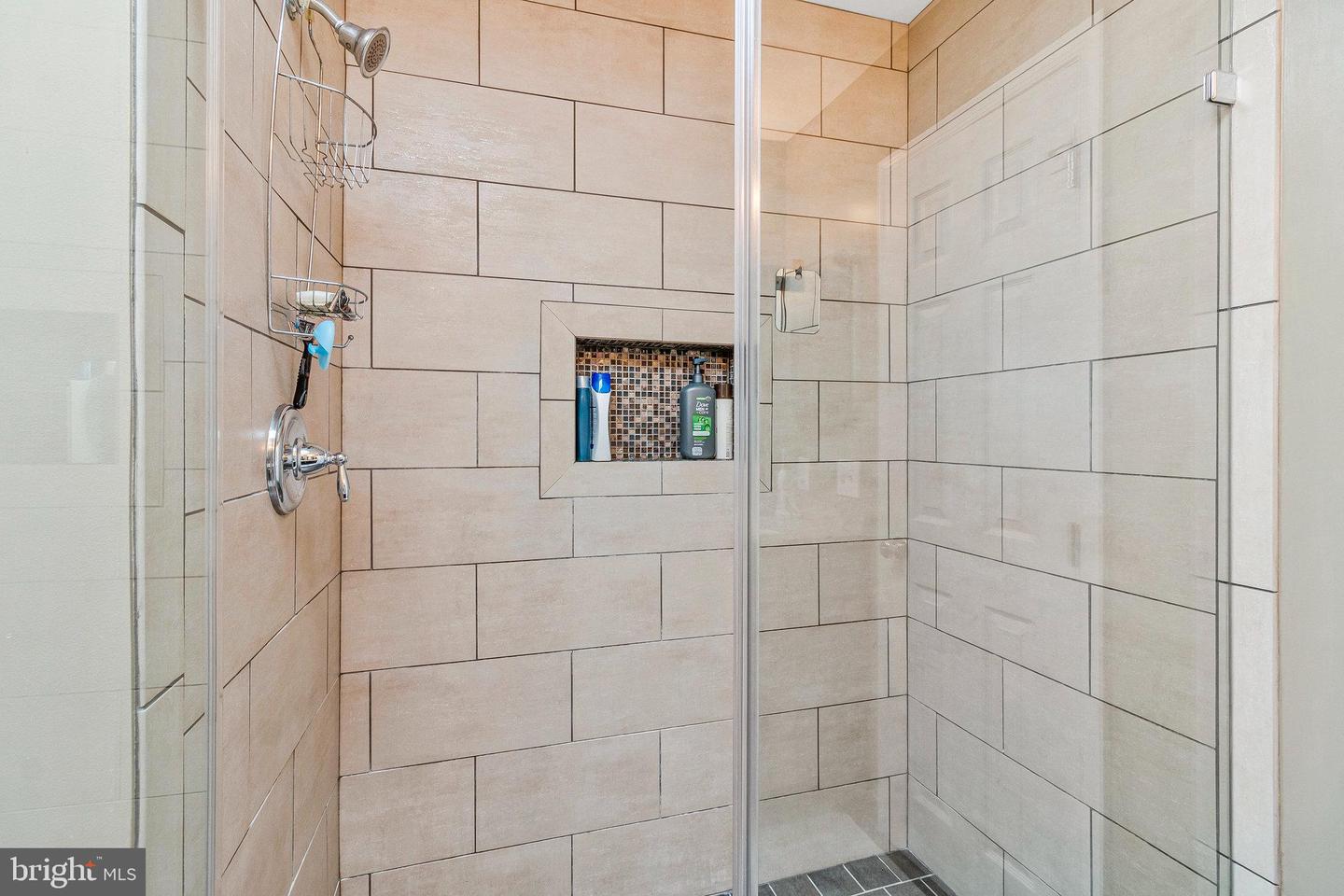 210 N OAK ST, FALLS CHURCH, Virginia 22046, 5 Bedrooms Bedrooms, ,3 BathroomsBathrooms,Residential,For sale,210 N OAK ST,VAFA2003080 MLS # VAFA2003080