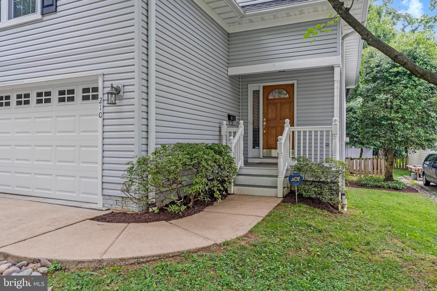 210 N OAK ST, FALLS CHURCH, Virginia 22046, 5 Bedrooms Bedrooms, ,3 BathroomsBathrooms,Residential,For sale,210 N OAK ST,VAFA2003080 MLS # VAFA2003080