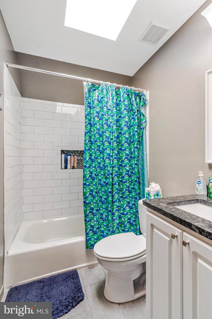 210 N OAK ST, FALLS CHURCH, Virginia 22046, 5 Bedrooms Bedrooms, ,3 BathroomsBathrooms,Residential,For sale,210 N OAK ST,VAFA2003080 MLS # VAFA2003080