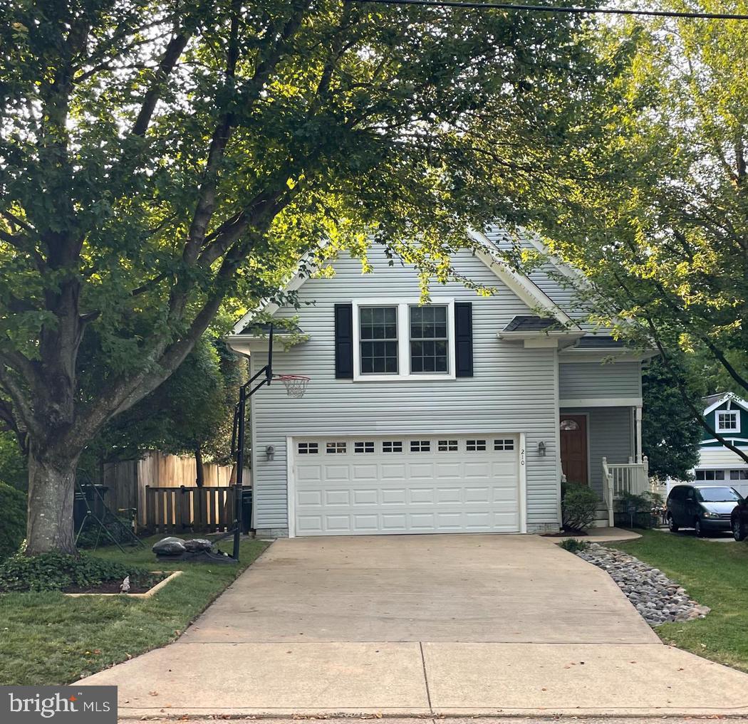 210 N OAK ST, FALLS CHURCH, Virginia 22046, 5 Bedrooms Bedrooms, ,3 BathroomsBathrooms,Residential,For sale,210 N OAK ST,VAFA2003080 MLS # VAFA2003080