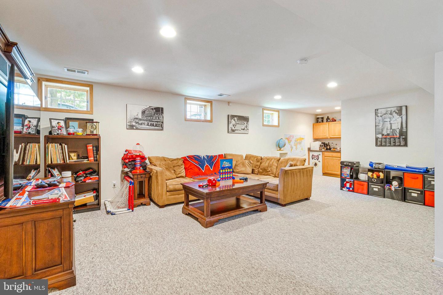 210 N OAK ST, FALLS CHURCH, Virginia 22046, 5 Bedrooms Bedrooms, ,3 BathroomsBathrooms,Residential,For sale,210 N OAK ST,VAFA2003080 MLS # VAFA2003080