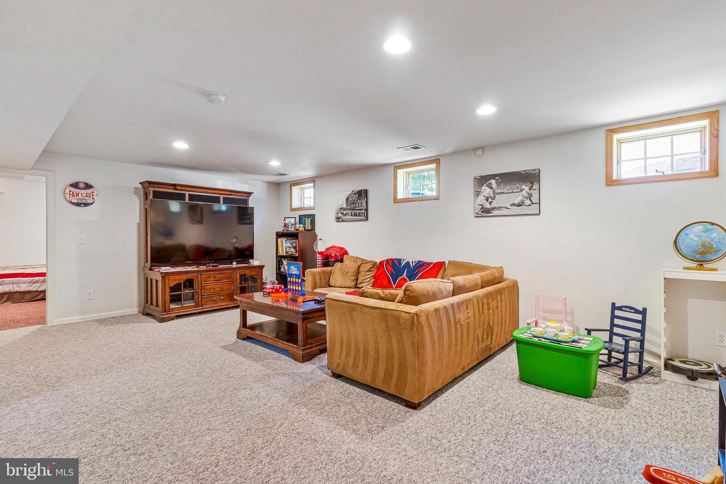 210 N OAK ST, FALLS CHURCH, Virginia 22046, 5 Bedrooms Bedrooms, ,3 BathroomsBathrooms,Residential,For sale,210 N OAK ST,VAFA2003080 MLS # VAFA2003080
