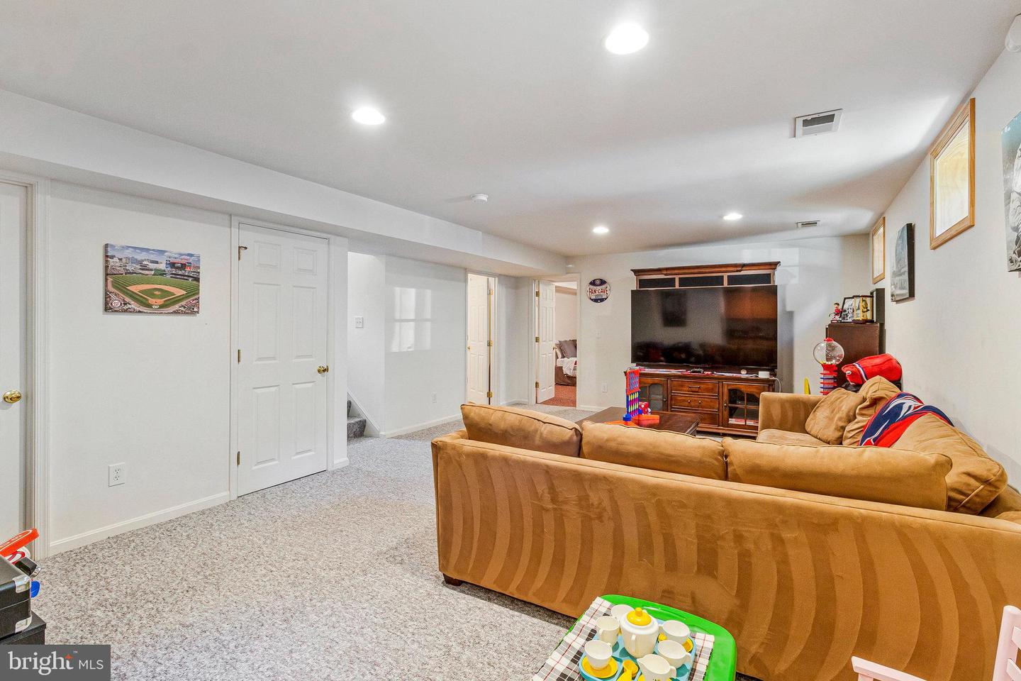 210 N OAK ST, FALLS CHURCH, Virginia 22046, 5 Bedrooms Bedrooms, ,3 BathroomsBathrooms,Residential,For sale,210 N OAK ST,VAFA2003080 MLS # VAFA2003080