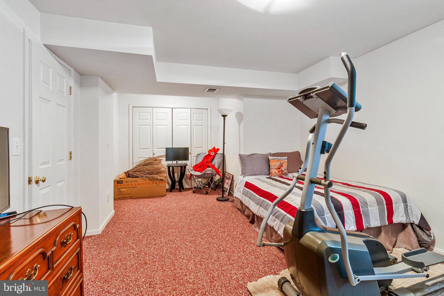 210 N OAK ST, FALLS CHURCH, Virginia 22046, 5 Bedrooms Bedrooms, ,3 BathroomsBathrooms,Residential,For sale,210 N OAK ST,VAFA2003080 MLS # VAFA2003080