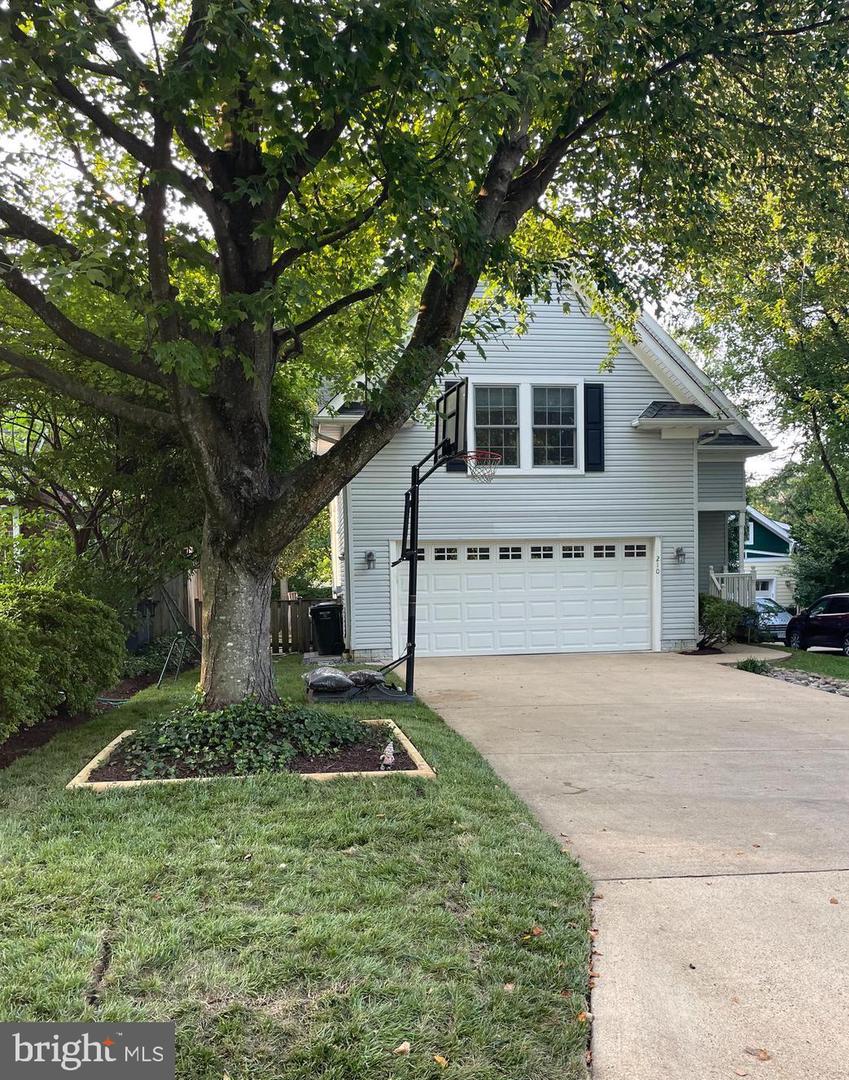210 N OAK ST, FALLS CHURCH, Virginia 22046, 5 Bedrooms Bedrooms, ,3 BathroomsBathrooms,Residential,For sale,210 N OAK ST,VAFA2003080 MLS # VAFA2003080