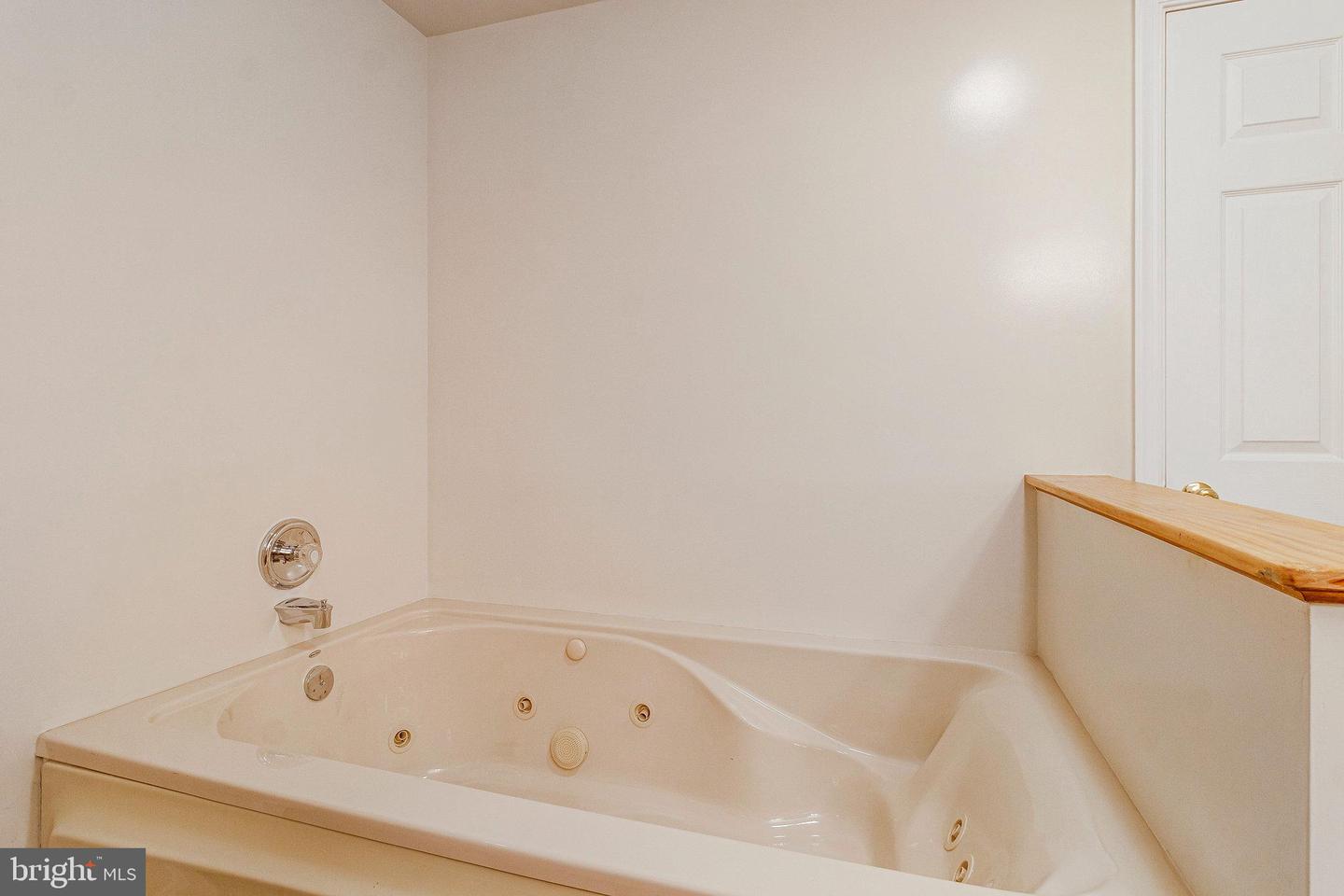 210 N OAK ST, FALLS CHURCH, Virginia 22046, 5 Bedrooms Bedrooms, ,3 BathroomsBathrooms,Residential,For sale,210 N OAK ST,VAFA2003080 MLS # VAFA2003080