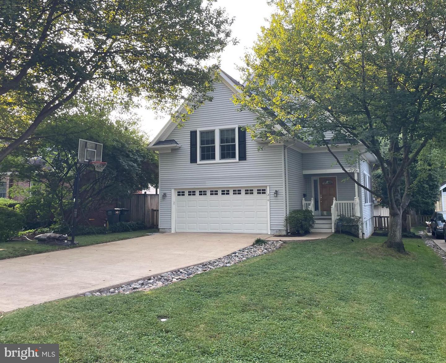210 N OAK ST, FALLS CHURCH, Virginia 22046, 5 Bedrooms Bedrooms, ,3 BathroomsBathrooms,Residential,For sale,210 N OAK ST,VAFA2003080 MLS # VAFA2003080
