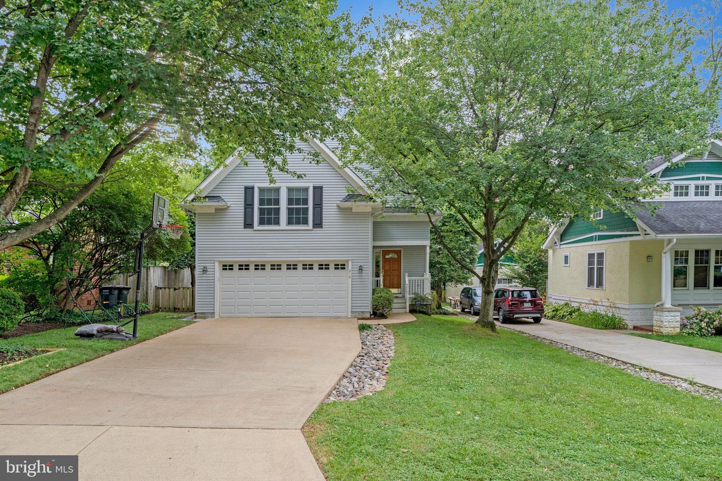 210 N OAK ST, FALLS CHURCH, Virginia 22046, 5 Bedrooms Bedrooms, ,3 BathroomsBathrooms,Residential,For sale,210 N OAK ST,VAFA2003080 MLS # VAFA2003080