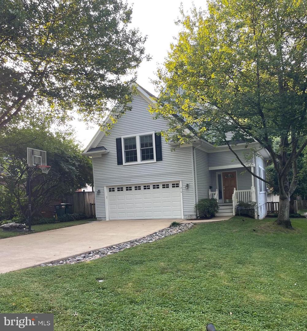 210 N OAK ST, FALLS CHURCH, Virginia 22046, 5 Bedrooms Bedrooms, ,3 BathroomsBathrooms,Residential,For sale,210 N OAK ST,VAFA2003080 MLS # VAFA2003080