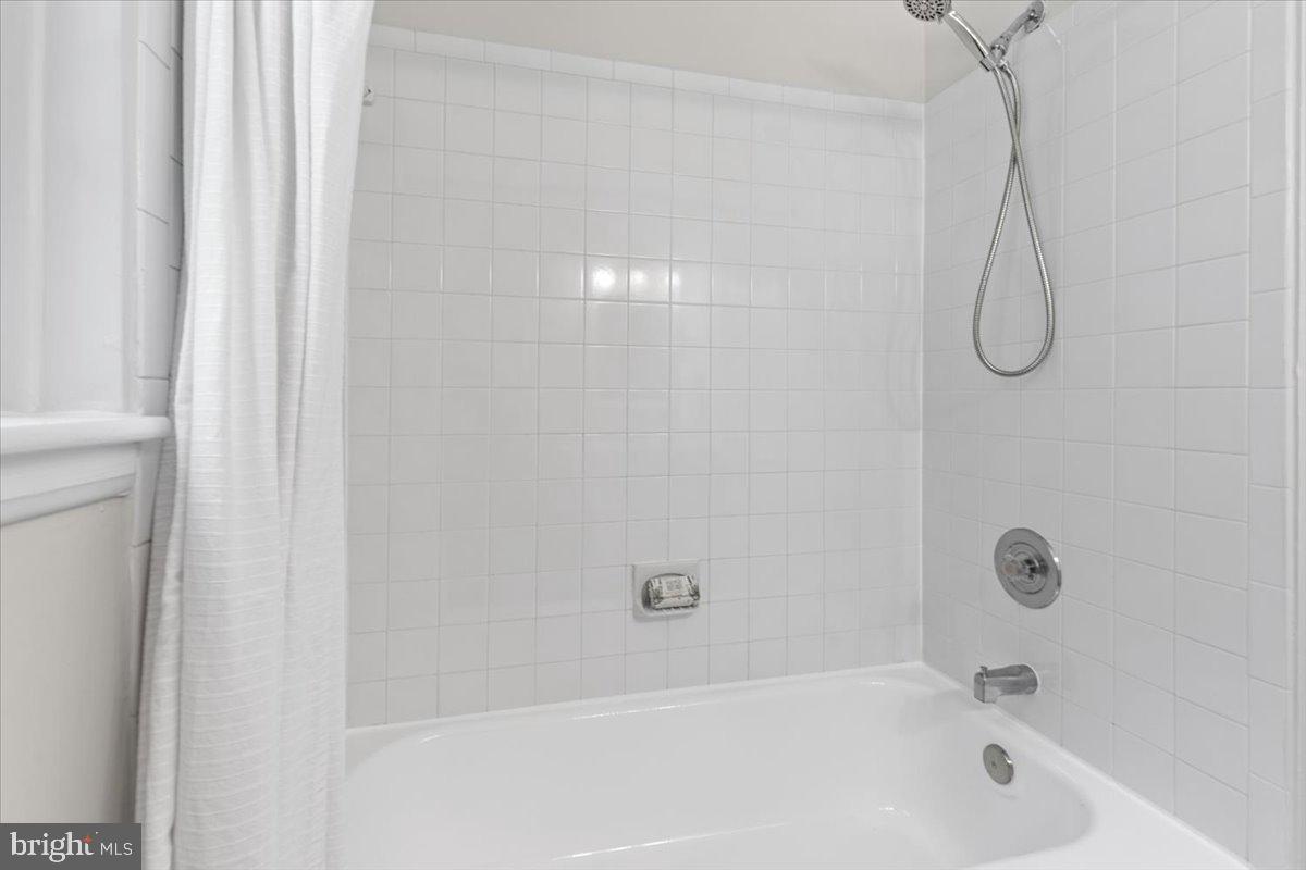 3373 S STAFFORD ST #A2, ARLINGTON, Virginia 22206, 1 Bedroom Bedrooms, ,2 BathroomsBathrooms,Residential,For sale,3373 S STAFFORD ST #A2,VAAR2058970 MLS # VAAR2058970
