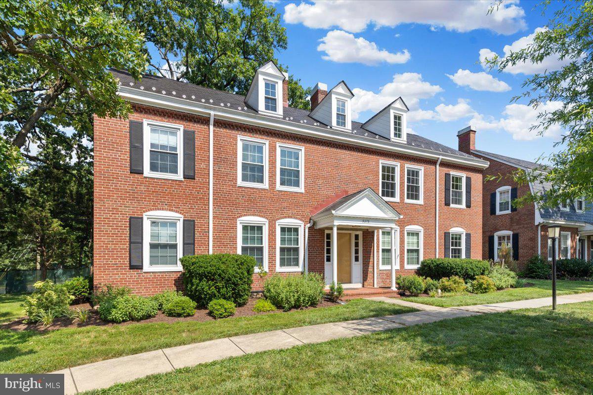 3373 S STAFFORD ST #A2, ARLINGTON, Virginia 22206, 1 Bedroom Bedrooms, ,2 BathroomsBathrooms,Residential,For sale,3373 S STAFFORD ST #A2,VAAR2058970 MLS # VAAR2058970