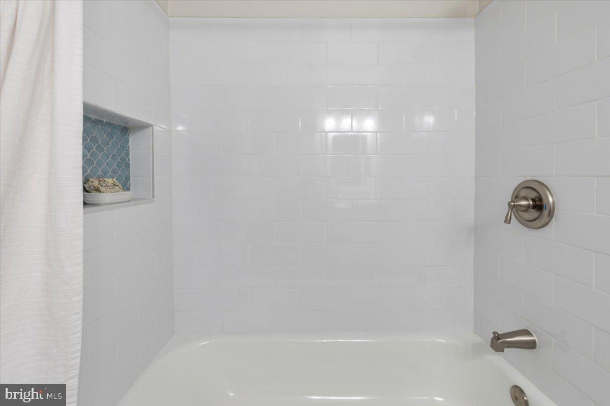 3373 S STAFFORD ST #A2, ARLINGTON, Virginia 22206, 1 Bedroom Bedrooms, ,2 BathroomsBathrooms,Residential,For sale,3373 S STAFFORD ST #A2,VAAR2058970 MLS # VAAR2058970