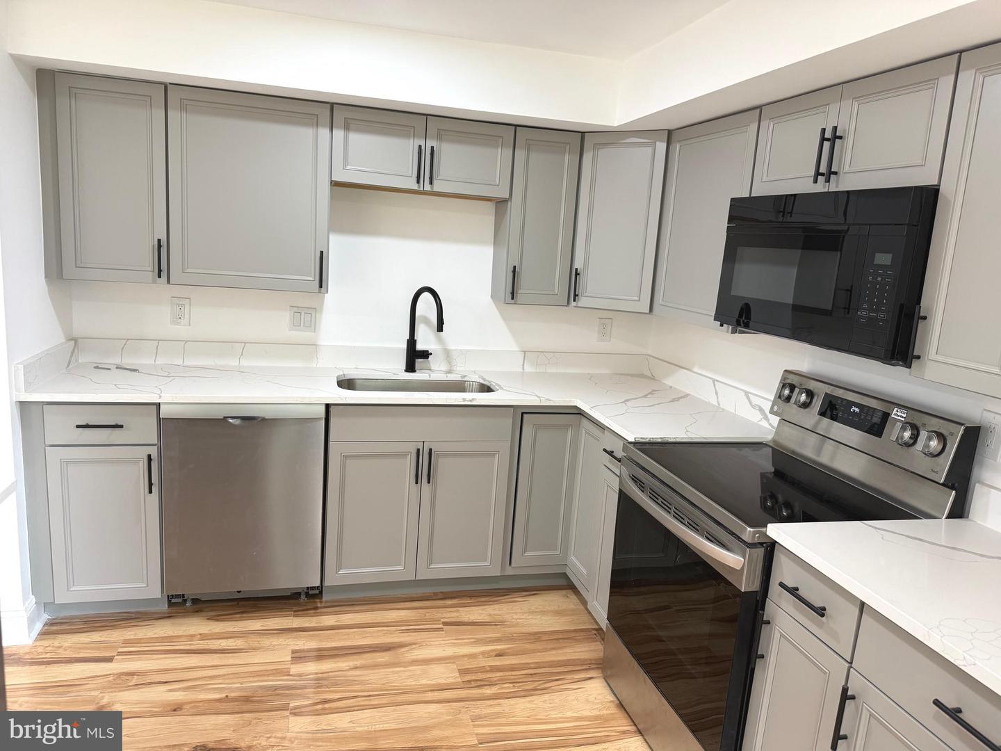 14725 WINDING LOOP, WOODBRIDGE, Virginia 22191, 3 Bedrooms Bedrooms, ,3 BathroomsBathrooms,Residential,For sale,14725 WINDING LOOP,VAPW2096706 MLS # VAPW2096706