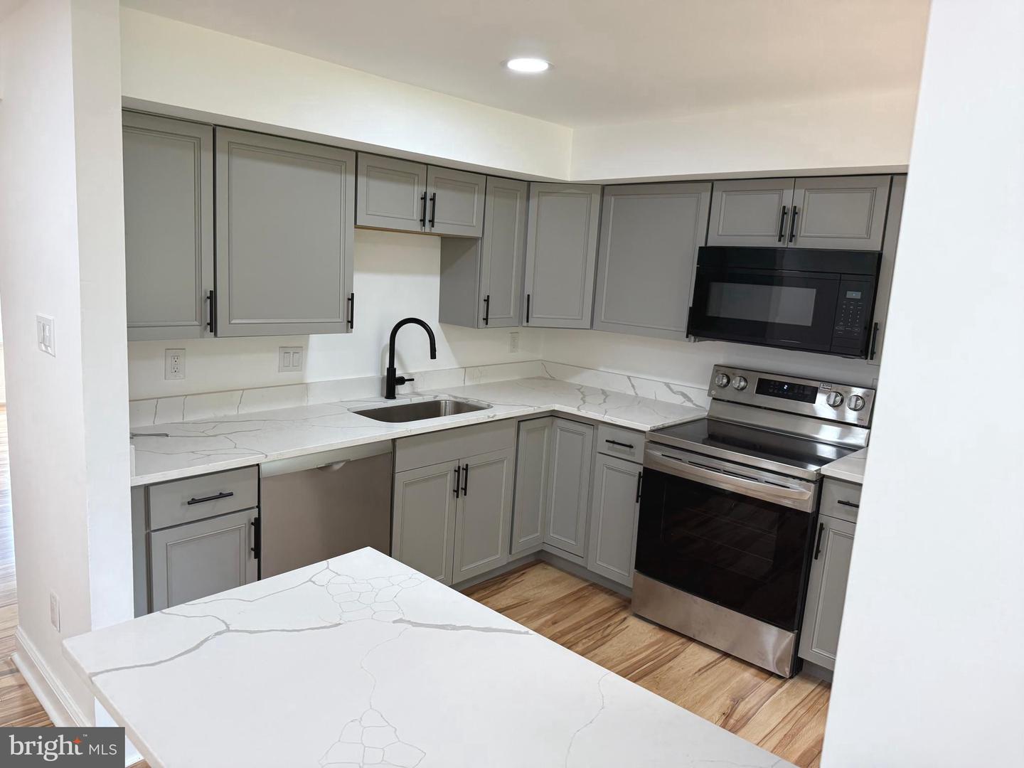 14725 WINDING LOOP, WOODBRIDGE, Virginia 22191, 3 Bedrooms Bedrooms, ,3 BathroomsBathrooms,Residential,For sale,14725 WINDING LOOP,VAPW2096706 MLS # VAPW2096706