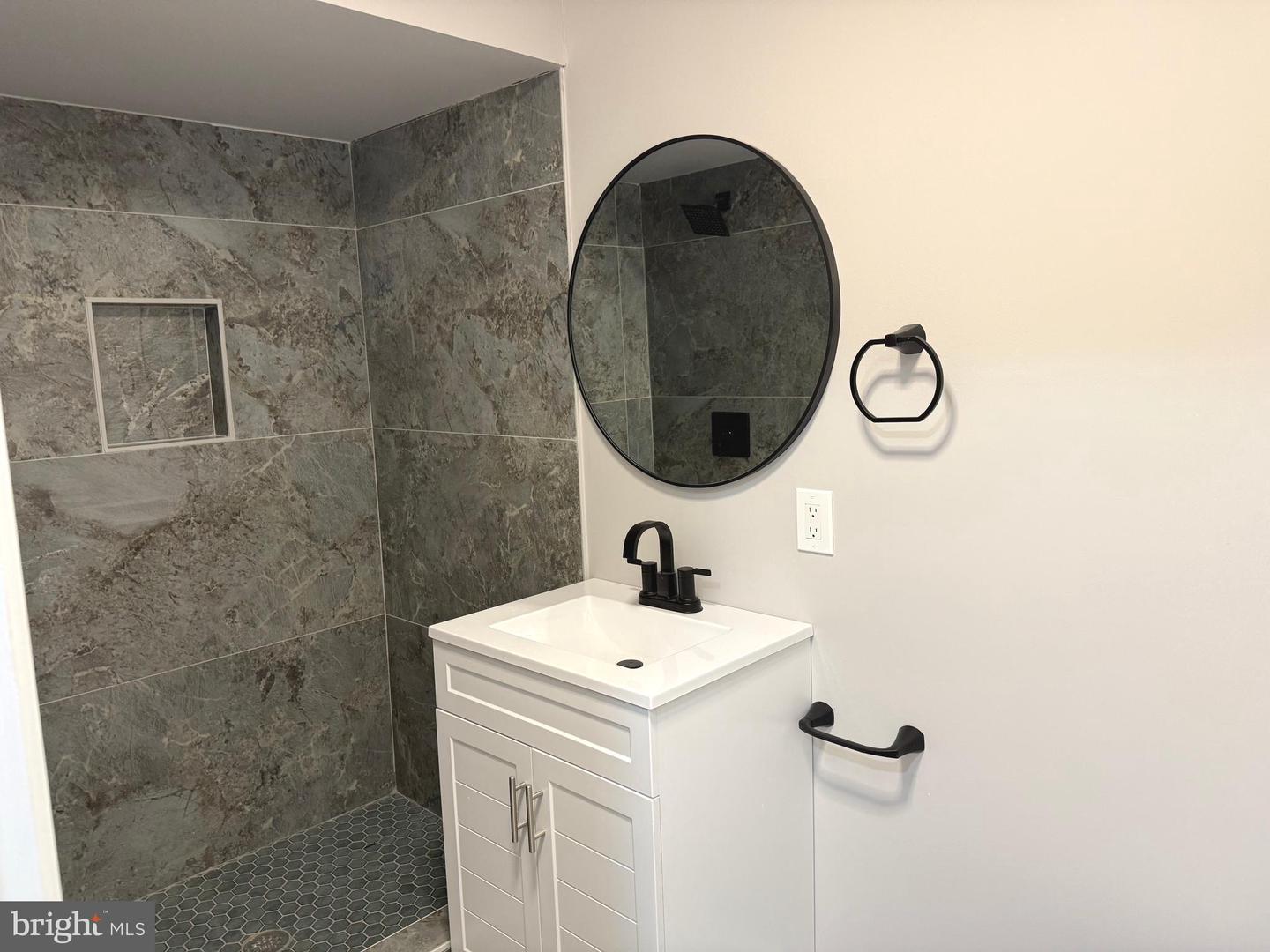 14725 WINDING LOOP, WOODBRIDGE, Virginia 22191, 3 Bedrooms Bedrooms, ,3 BathroomsBathrooms,Residential,For sale,14725 WINDING LOOP,VAPW2096706 MLS # VAPW2096706