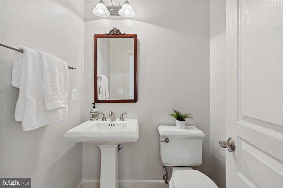 2519 S KENMORE CT, ARLINGTON, Virginia 22206, 4 Bedrooms Bedrooms, ,3 BathroomsBathrooms,Residential,For sale,2519 S KENMORE CT,VAAR2059030 MLS # VAAR2059030