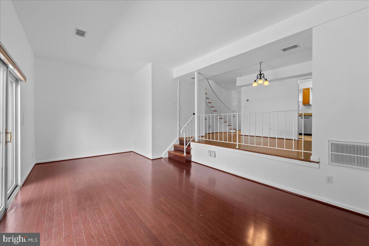 8356 FORRESTER BLVD #470, SPRINGFIELD, Virginia 22152, 3 Bedrooms Bedrooms, ,2 BathroomsBathrooms,Residential,For sale,8356 FORRESTER BLVD #470,VAFX2247148 MLS # VAFX2247148