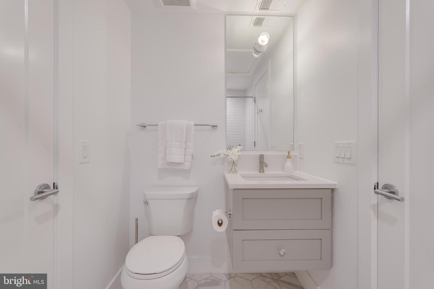 2419 ONTARIO RD NW #202, WASHINGTON, District Of Columbia 20009, 1 Bedroom Bedrooms, ,1 BathroomBathrooms,Residential,For sale,2419 ONTARIO RD NW #202,DCDC2205728 MLS # DCDC2205728