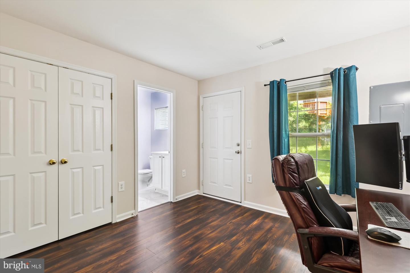 23151 BLACKTHORN SQ, STERLING, Virginia 20166, 3 Bedrooms Bedrooms, ,3 BathroomsBathrooms,Residential,For sale,23151 BLACKTHORN SQ,VALO2099620 MLS # VALO2099620